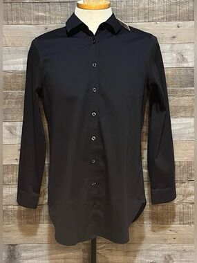 NWT Chico’s No Iron Stretch Solid
Tunic Top. Size 1